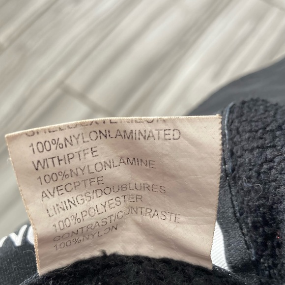 The North Face Gore-Tex suspender ski/snowboard pants. EUC - Picture 5 of 7